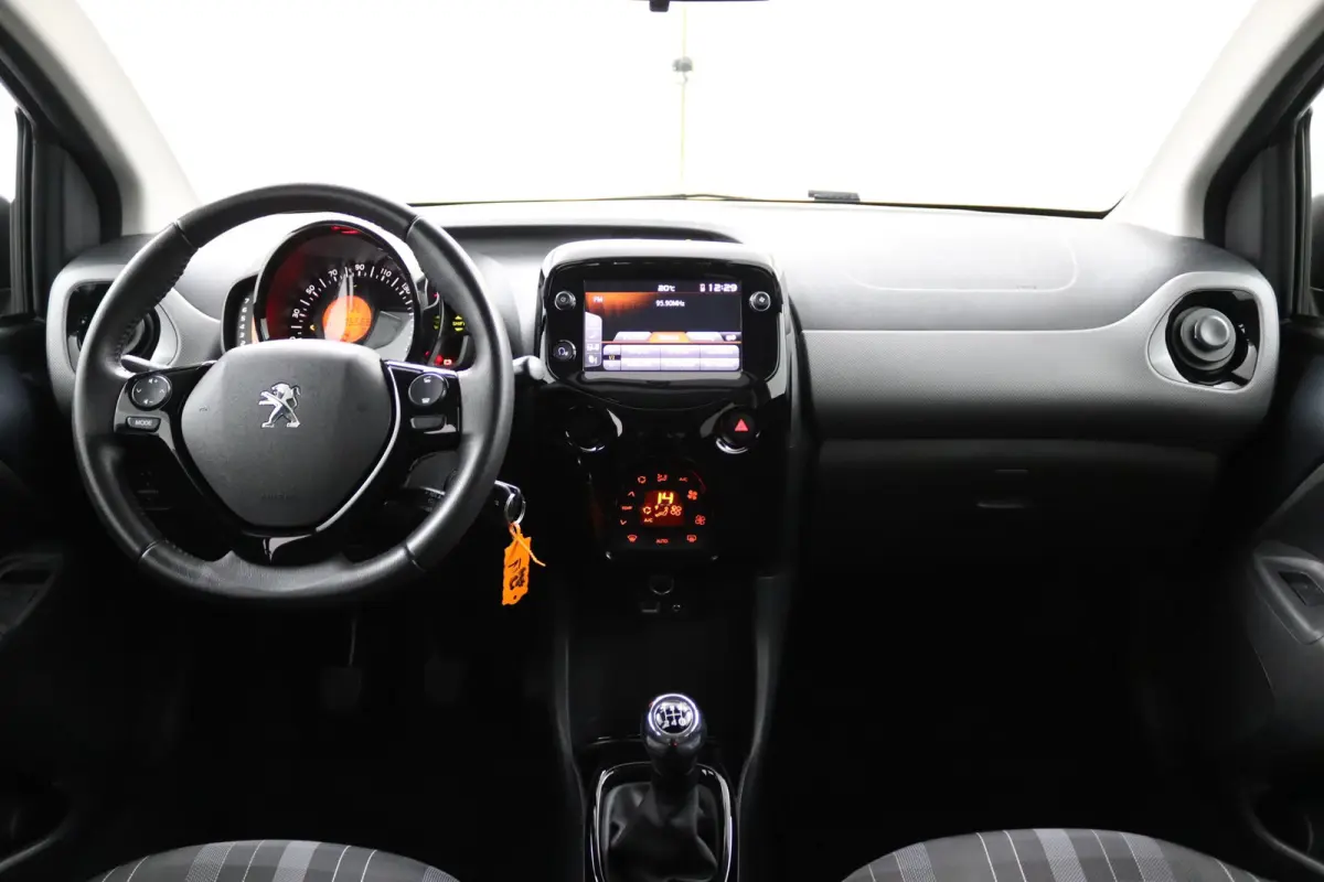 1.0 e-VTi Allure | Climate Control | CarPlay/Android Auto | Camera | Lichtmetalen Velgen | Metallic Kleur