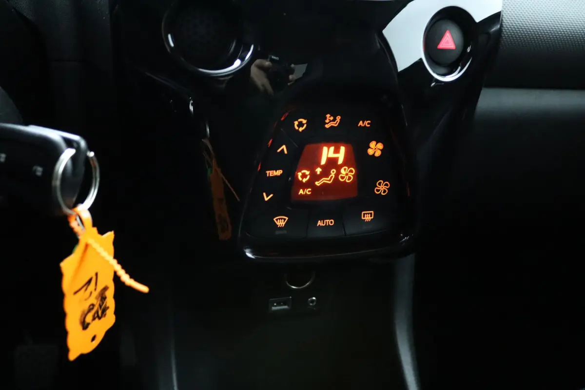 1.0 e-VTi Allure | Climate Control | CarPlay/Android Auto | Camera | Lichtmetalen Velgen | Metallic Kleur