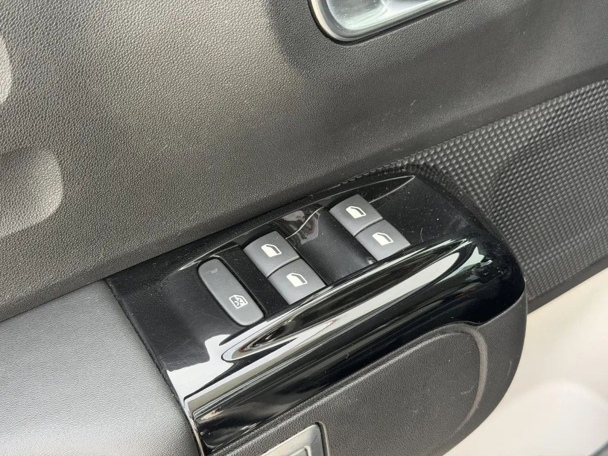 1.2 PureTech Feel Edition | Navigatie | Keyless Entry & Start |  Apple Carplay/Android Auto