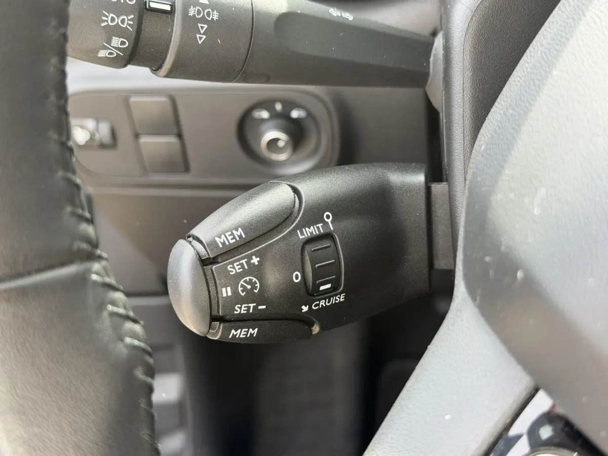 1.2 PureTech Feel Edition | Navigatie | Keyless Entry & Start |  Apple Carplay/Android Auto