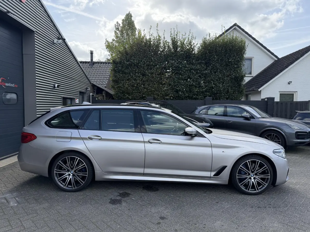 540d xDrive High Executive M-Sport | Panoramadak | 360* Camera | Head-UP | Achteras Bestruring |