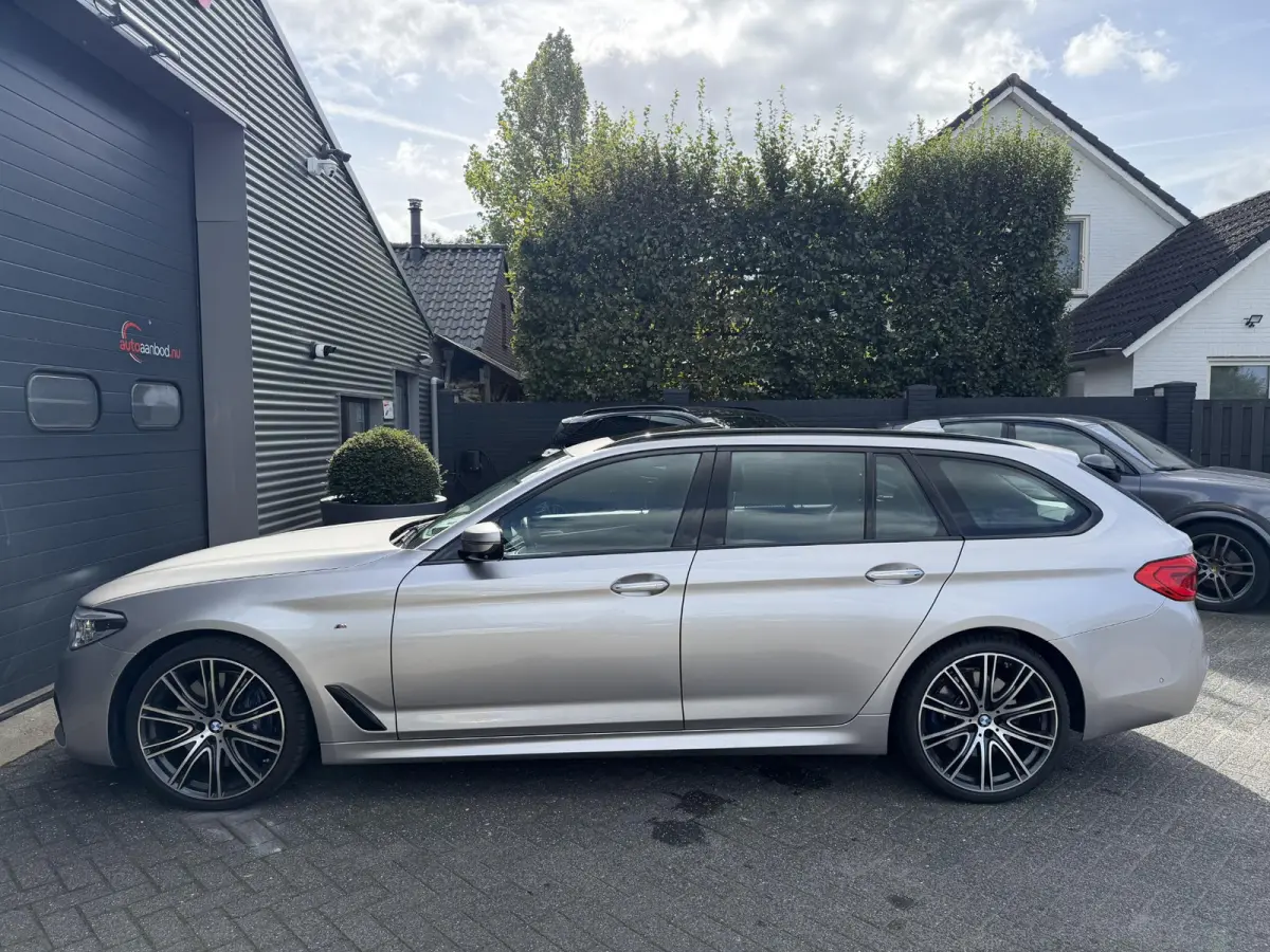 540d xDrive High Executive M-Sport | Panoramadak | 360* Camera | Head-UP | Achteras Bestruring |