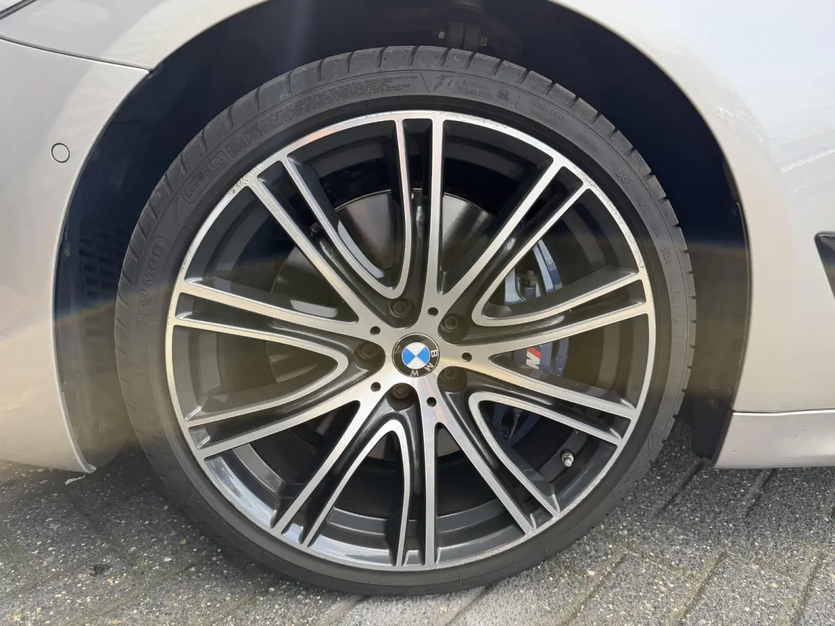 540d xDrive High Executive M-Sport | Panoramadak | 360* Camera | Head-UP | Achteras Bestruring |