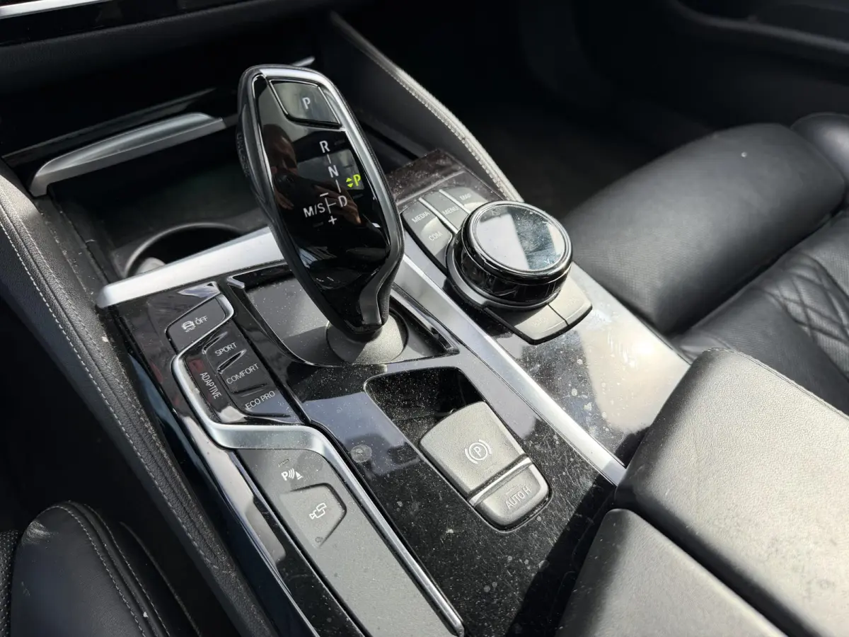 540d xDrive High Executive M-Sport | Panoramadak | 360* Camera | Head-UP | Achteras Bestruring |