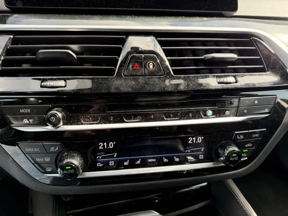 540d xDrive High Executive M-Sport | Panoramadak | 360* Camera | Head-UP | Achteras Bestruring |