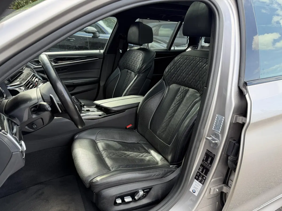540d xDrive High Executive M-Sport | Panoramadak | 360* Camera | Head-UP | Achteras Bestruring |
