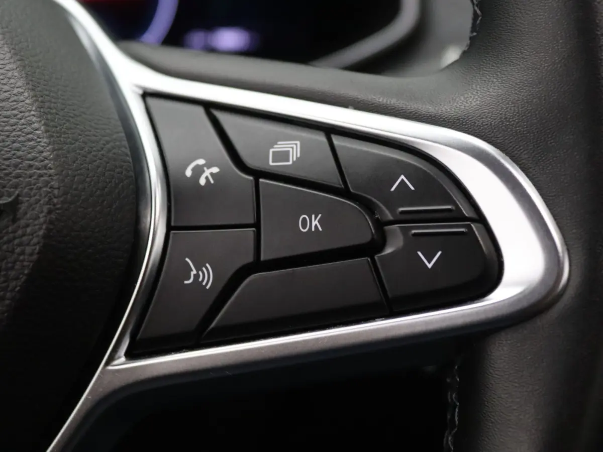 R135 Intens 52 kWh KOOPBATTERIJ Apple Carplay/Android Auto | Climate