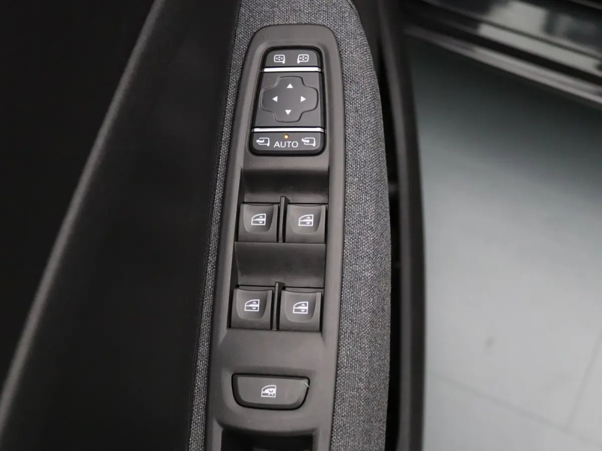 R135 Intens 52 kWh KOOPBATTERIJ Apple Carplay/Android Auto | Climate