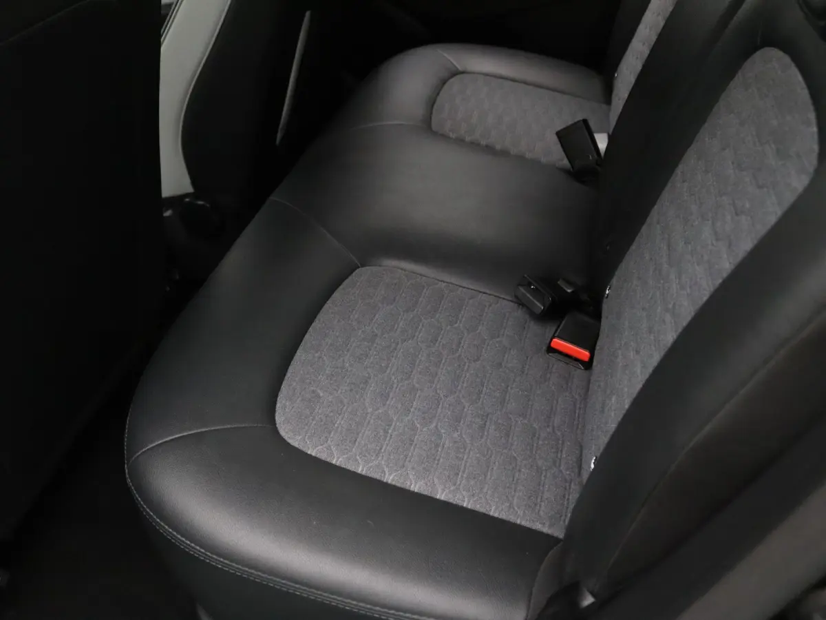 R135 Intens 52 kWh KOOPBATTERIJ Apple Carplay/Android Auto | Climate