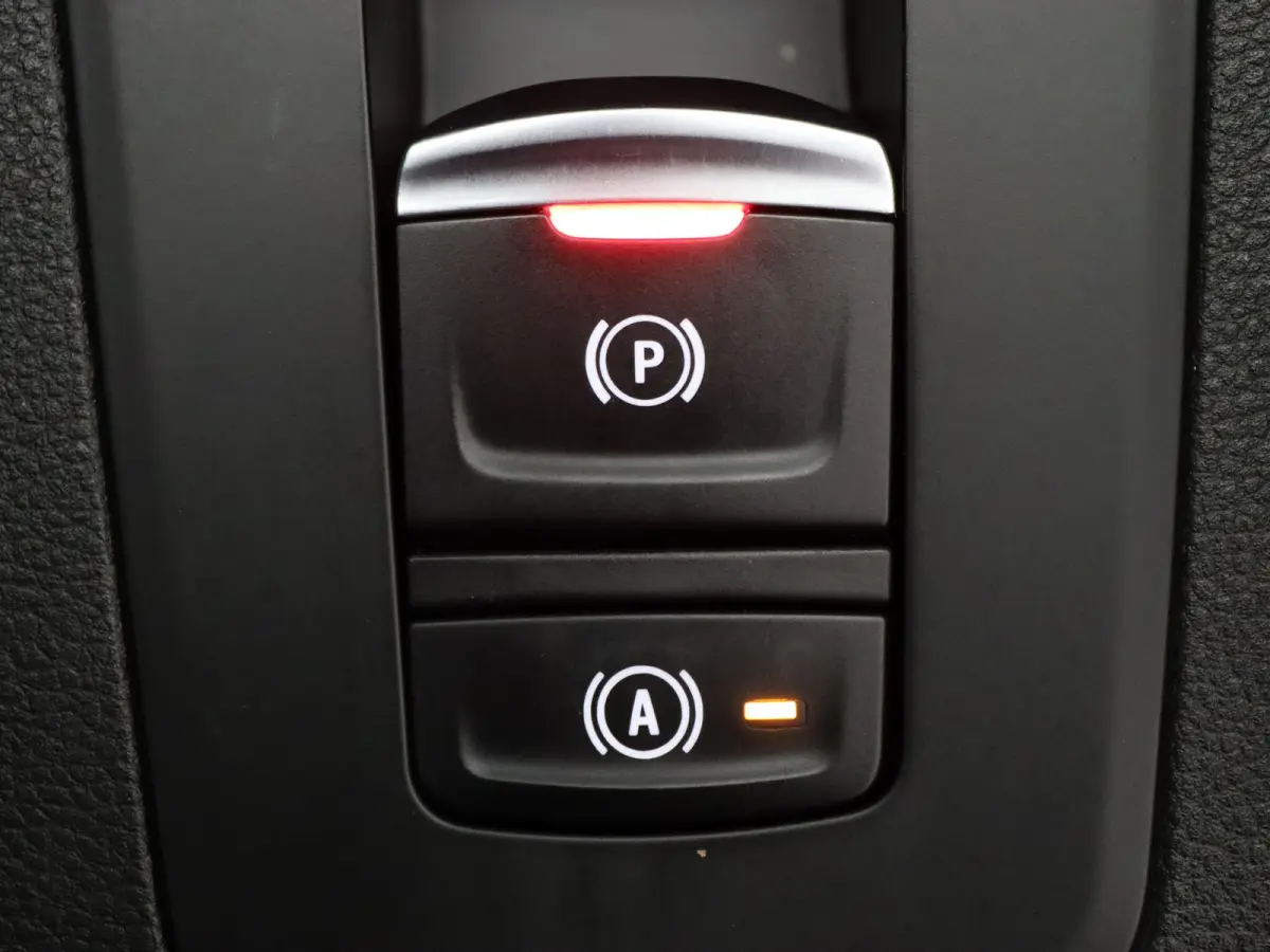 R135 Intens 52 kWh KOOPBATTERIJ Apple Carplay/Android Auto | Climate