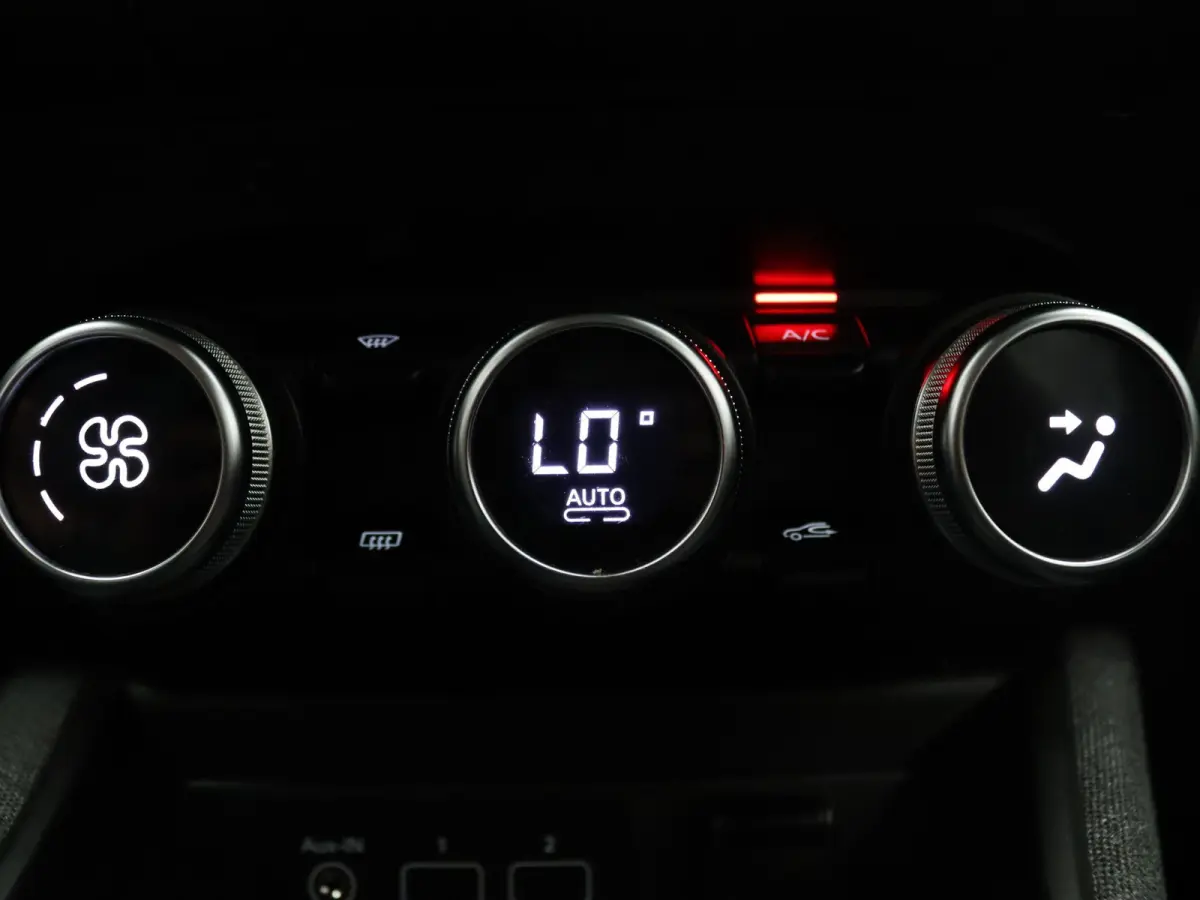 R135 Intens 52 kWh KOOPBATTERIJ Apple Carplay/Android Auto | Climate