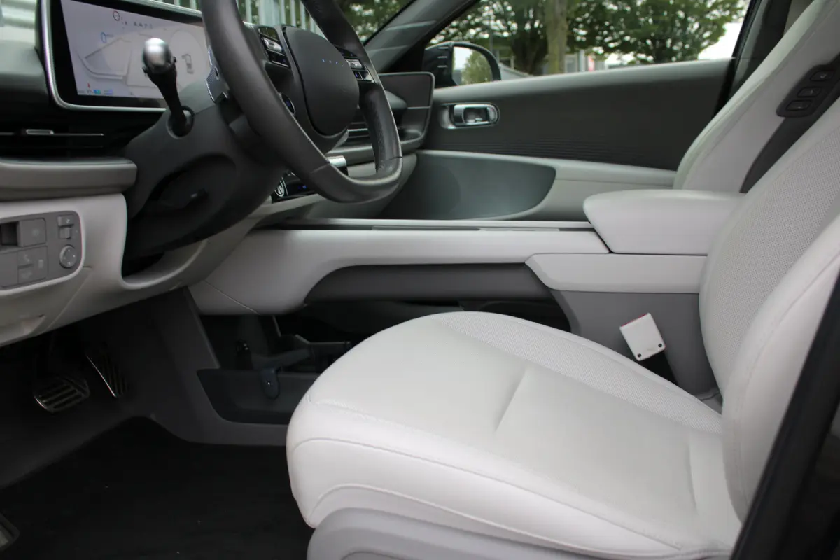 Lounge 77.4 kWh