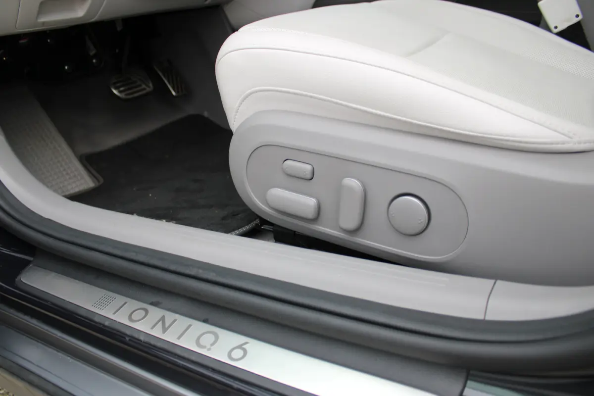 Lounge 77.4 kWh