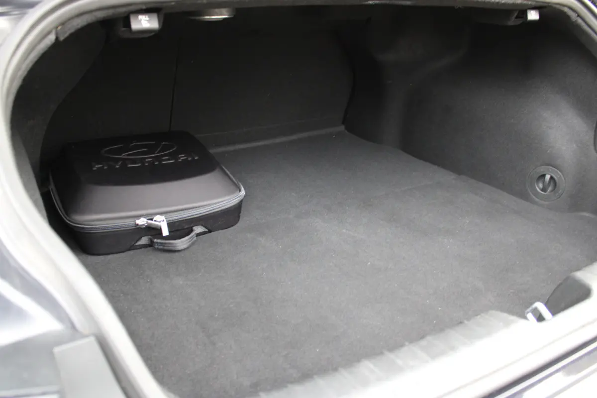 Lounge 77.4 kWh