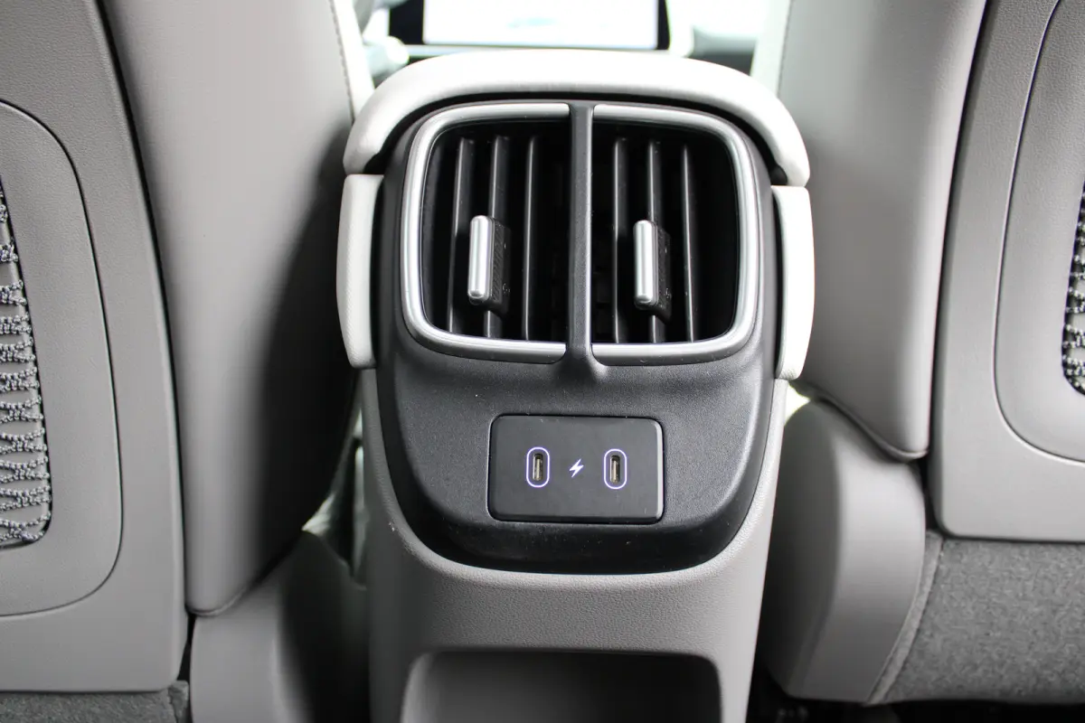 Lounge 77.4 kWh