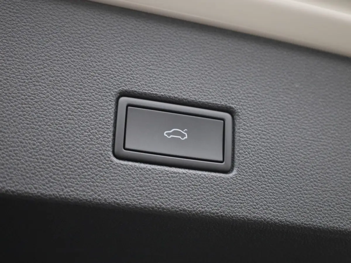 1.5 TSI R-Line | 150 PK| Achterklep Elektrisch | Achteruitrijcamera | Stoelverwarming | Dodehoekdetectie | LED Plus | Keyless Access