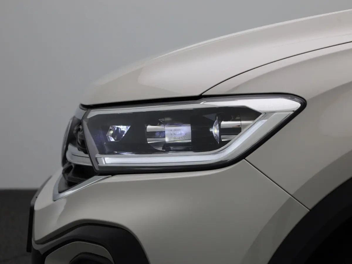 1.5 TSI R-Line | 150 PK| Achterklep Elektrisch | Achteruitrijcamera | Stoelverwarming | Dodehoekdetectie | LED Plus | Keyless Access