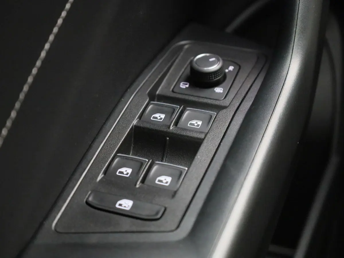 1.5 TSI R-Line | 150 PK| Achterklep Elektrisch | Achteruitrijcamera | Stoelverwarming | Dodehoekdetectie | LED Plus | Keyless Access
