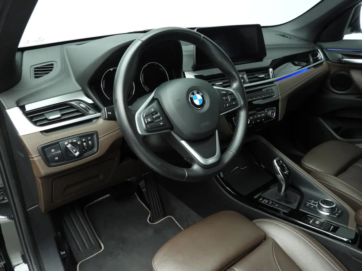 sDrive20i | LED | Leder | HUD | Trekhaak | Sportstoelen | Stoelverwarming | DAB | Hifi speakers | Alu 18 inch