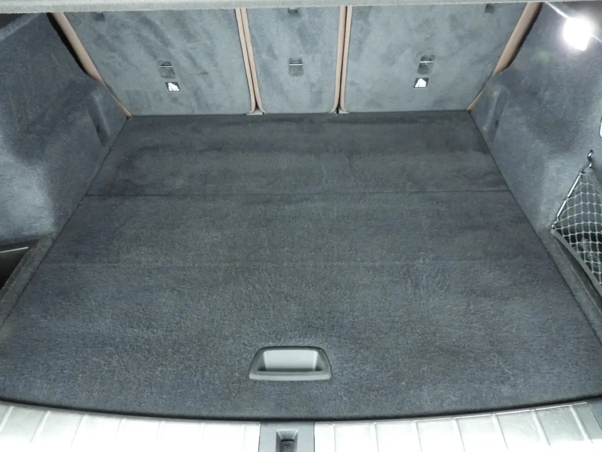 sDrive20i | LED | Leder | HUD | Trekhaak | Sportstoelen | Stoelverwarming | DAB | Hifi speakers | Alu 18 inch