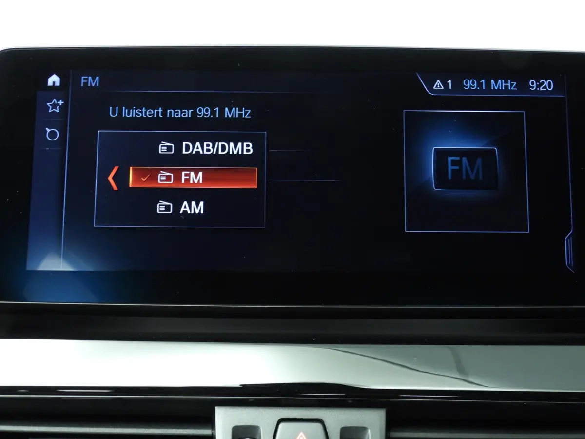 sDrive20i | LED | Leder | HUD | Trekhaak | Sportstoelen | Stoelverwarming | DAB | Hifi speakers | Alu 18 inch