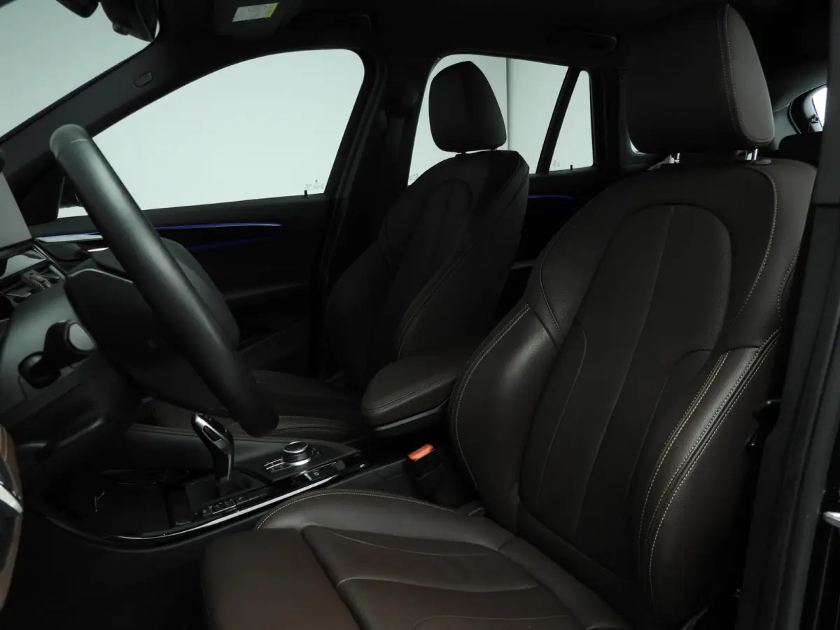 sDrive20i | LED | Leder | HUD | Trekhaak | Sportstoelen | Stoelverwarming | DAB | Hifi speakers | Alu 18 inch