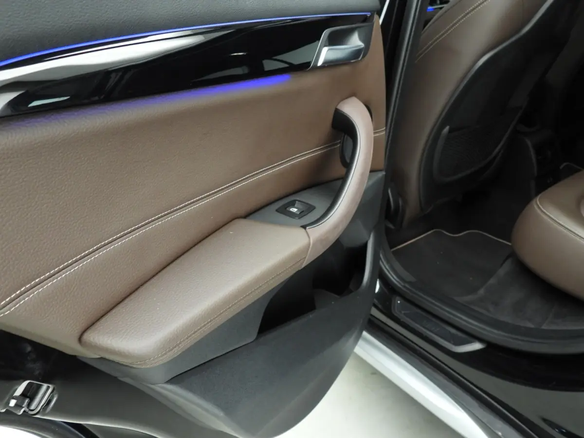 sDrive20i | LED | Leder | HUD | Trekhaak | Sportstoelen | Stoelverwarming | DAB | Hifi speakers | Alu 18 inch