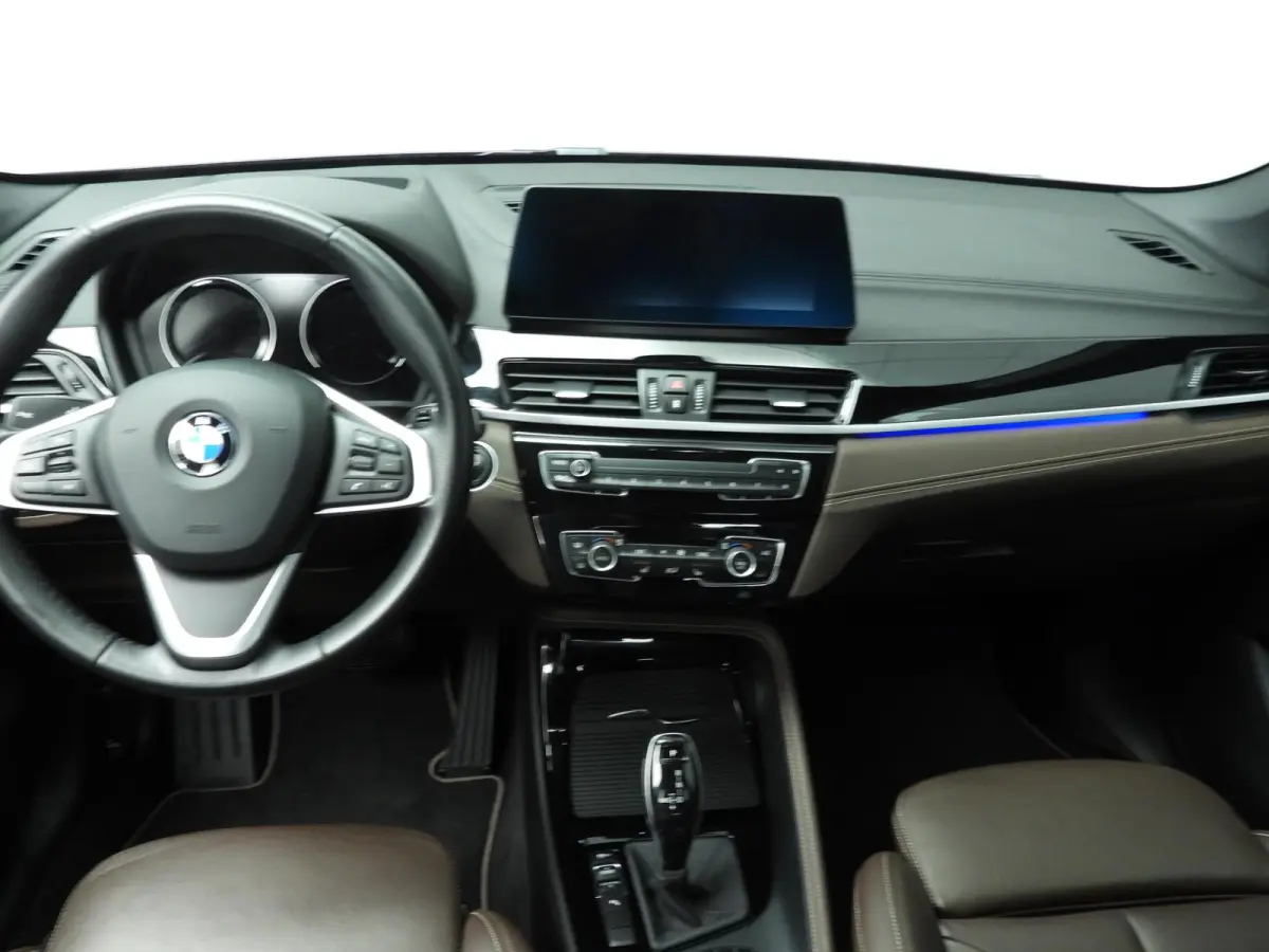 sDrive20i | LED | Leder | HUD | Trekhaak | Sportstoelen | Stoelverwarming | DAB | Hifi speakers | Alu 18 inch