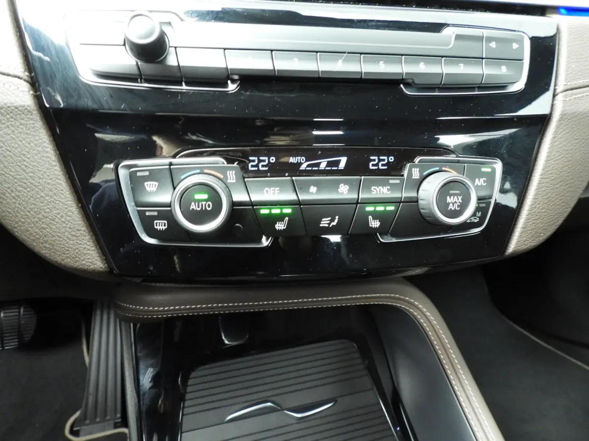 sDrive20i | LED | Leder | HUD | Trekhaak | Sportstoelen | Stoelverwarming | DAB | Hifi speakers | Alu 18 inch