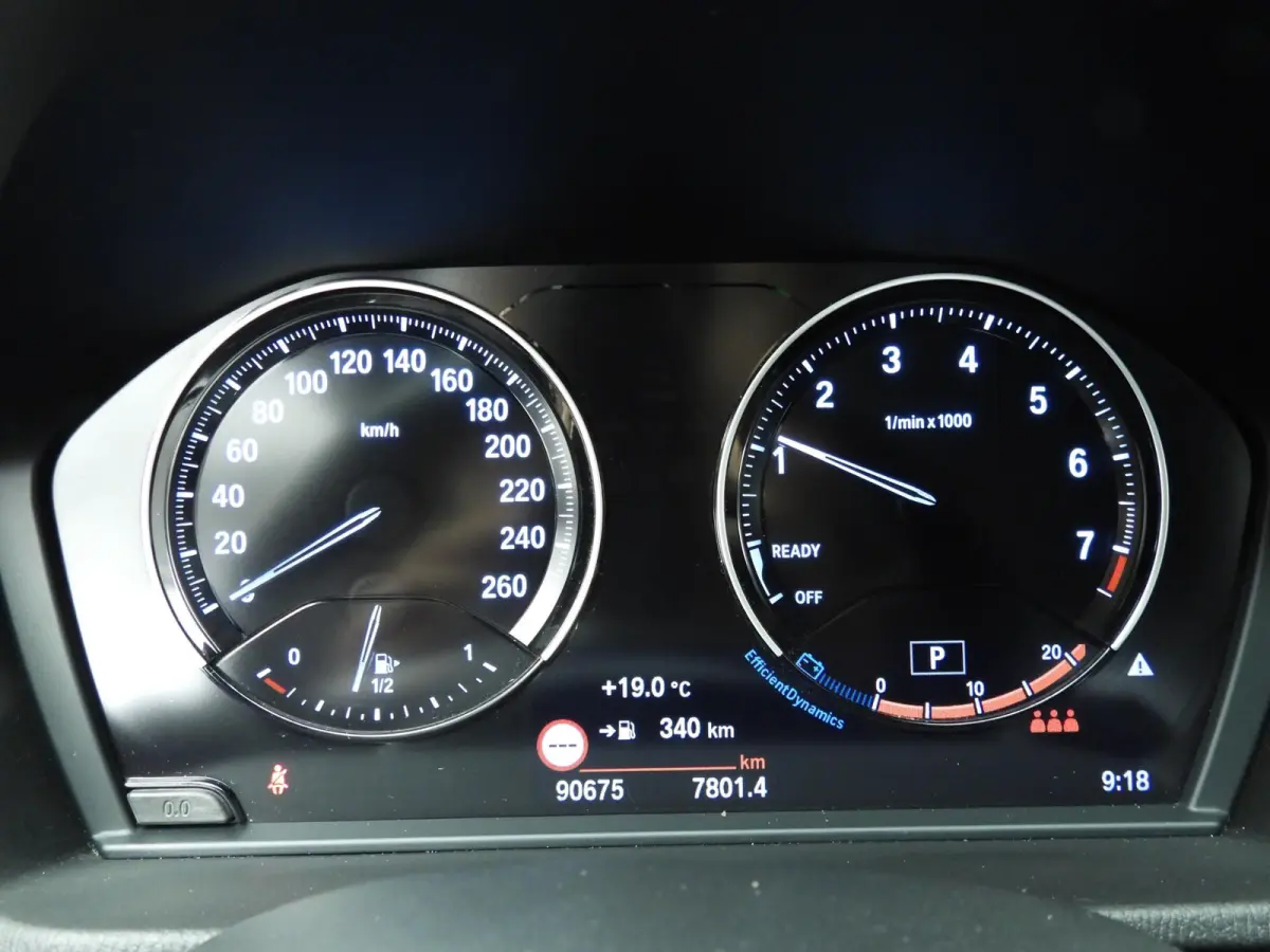 sDrive20i | LED | Leder | HUD | Trekhaak | Sportstoelen | Stoelverwarming | DAB | Hifi speakers | Alu 18 inch