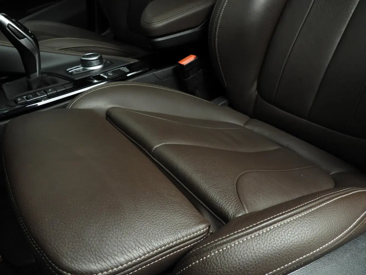 sDrive20i | LED | Leder | HUD | Trekhaak | Sportstoelen | Stoelverwarming | DAB | Hifi speakers | Alu 18 inch