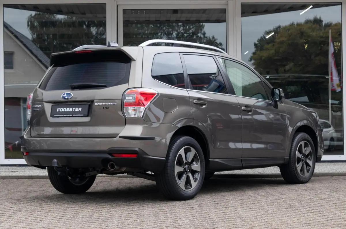 2.0 CVT AWD Luxury Plus | Eyesight | Trekhaak | Adaptive cruise control |