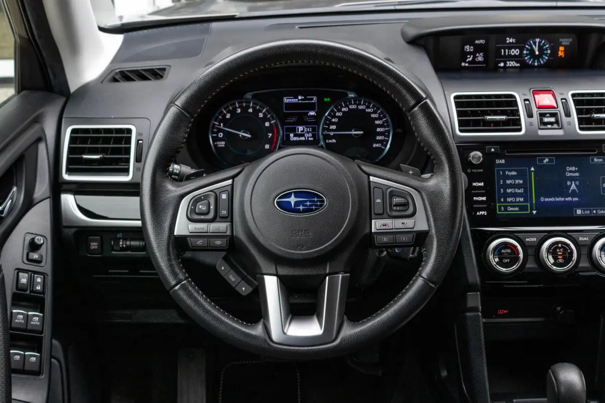 2.0 CVT AWD Luxury Plus | Eyesight | Trekhaak | Adaptive cruise control |