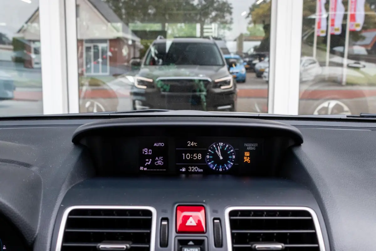 2.0 CVT AWD Luxury Plus | Eyesight | Trekhaak | Adaptive cruise control |