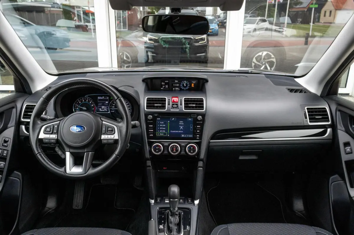 2.0 CVT AWD Luxury Plus | Eyesight | Trekhaak | Adaptive cruise control |