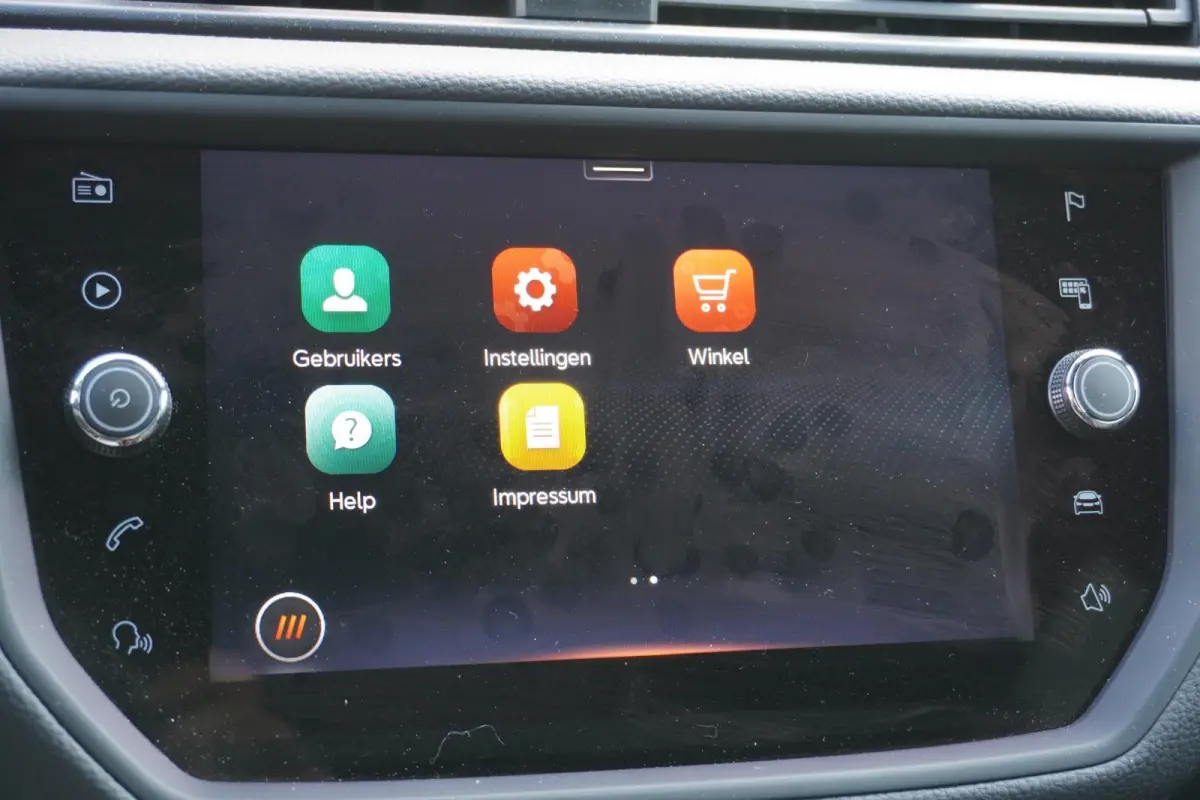 1.0 TSI 95pk FR Business Intense | Beats Audio | Climatronic | Navigatie | Full link