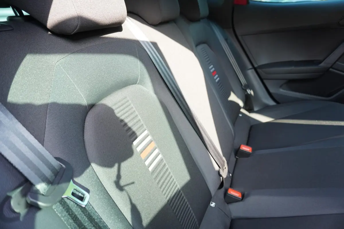 1.0 TSI 95pk FR Business Intense | Beats Audio | Climatronic | Navigatie | Full link