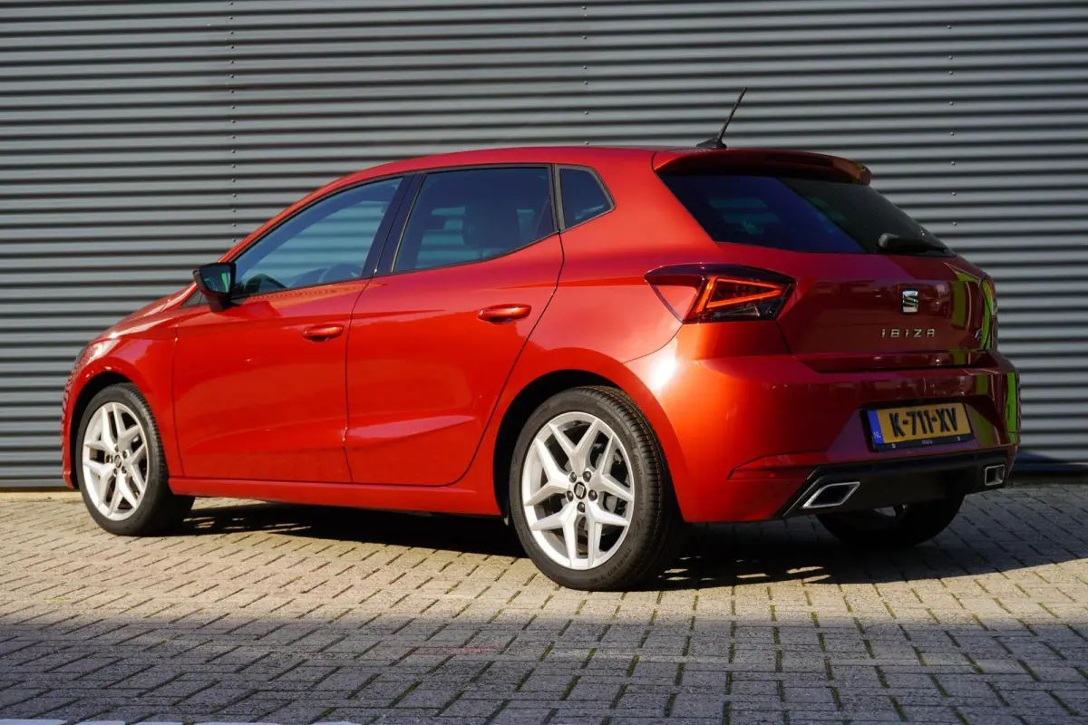 1.0 TSI 95pk FR Business Intense | Beats Audio | Climatronic | Navigatie | Full link