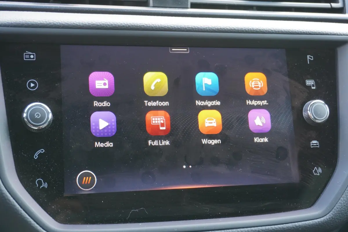 1.0 TSI 95pk FR Business Intense | Beats Audio | Climatronic | Navigatie | Full link