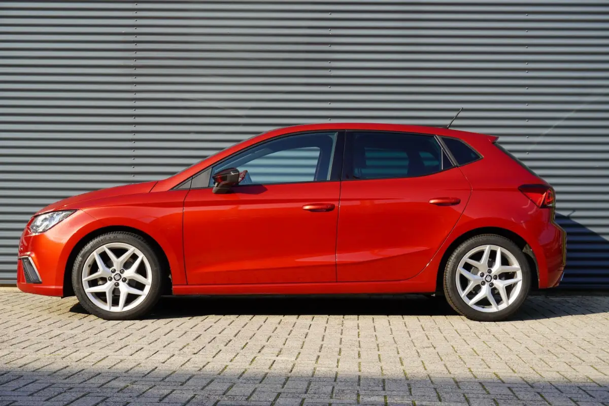 1.0 TSI 95pk FR Business Intense | Beats Audio | Climatronic | Navigatie | Full link