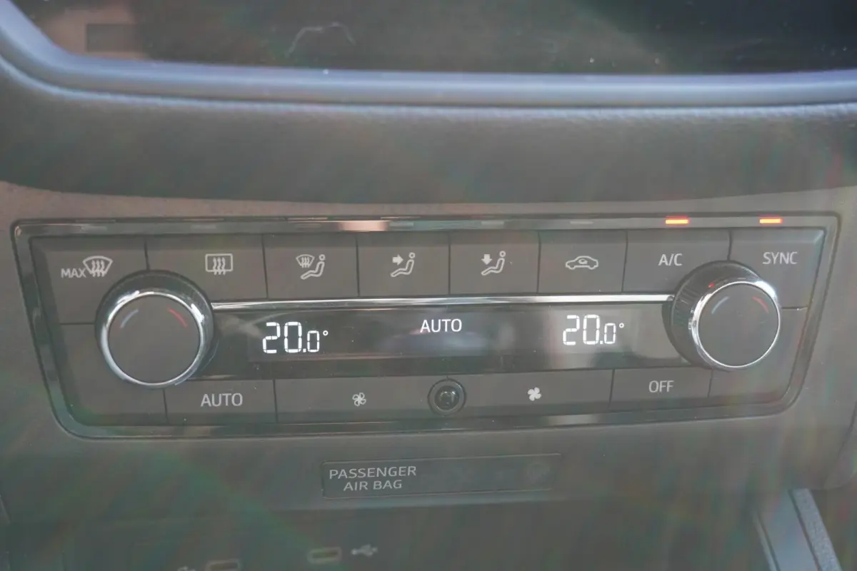 1.0 TSI 95pk FR Business Intense | Beats Audio | Climatronic | Navigatie | Full link