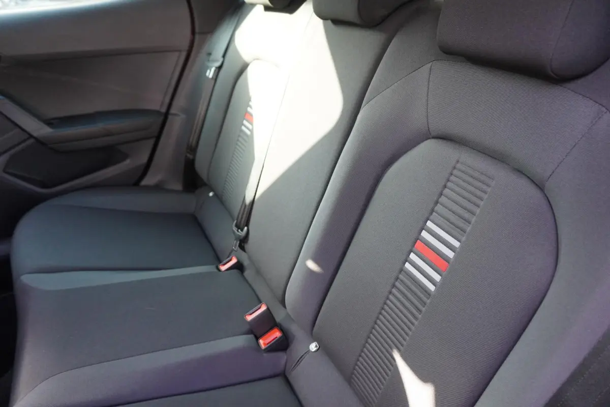 1.0 TSI 95pk FR Business Intense | Beats Audio | Climatronic | Navigatie | Full link
