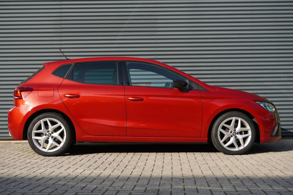 1.0 TSI 95pk FR Business Intense | Beats Audio | Climatronic | Navigatie | Full link
