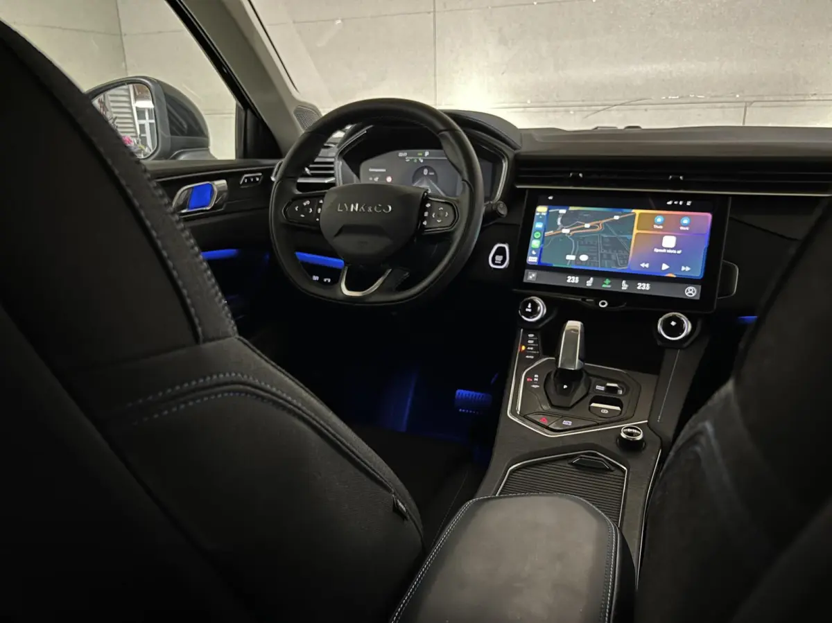 1.5 Plug-in Black Edition Sfeerver. CarPlay 360°