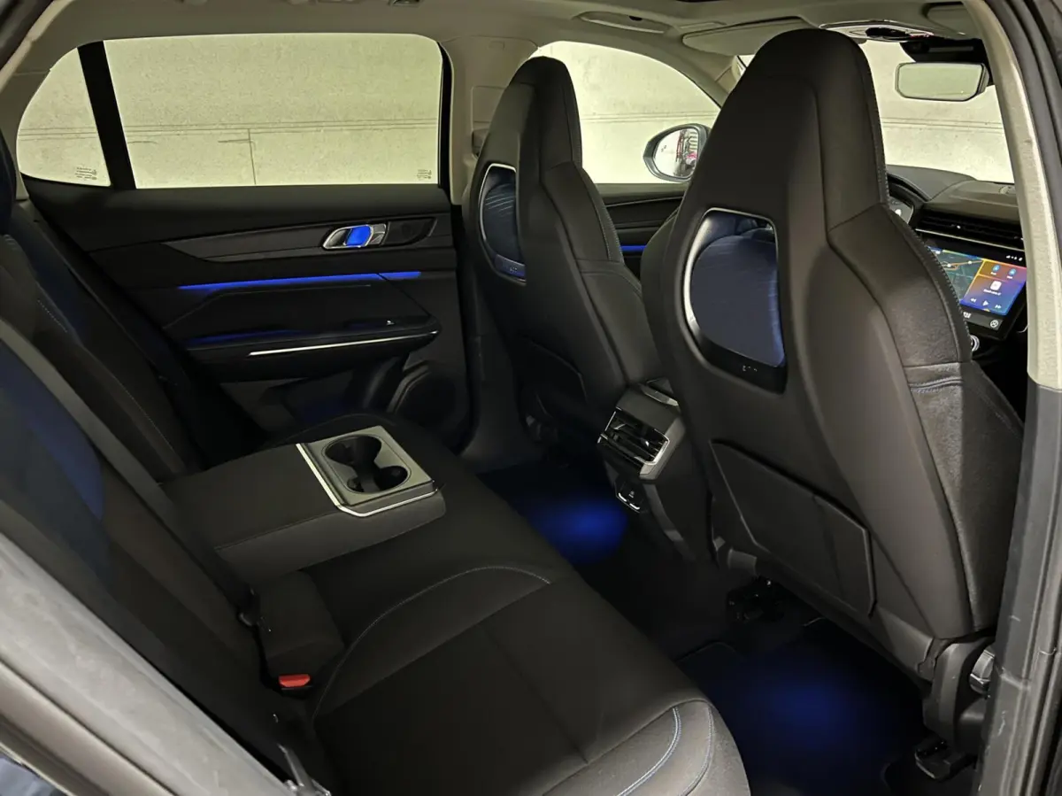 1.5 Plug-in Black Edition Sfeerver. CarPlay 360°