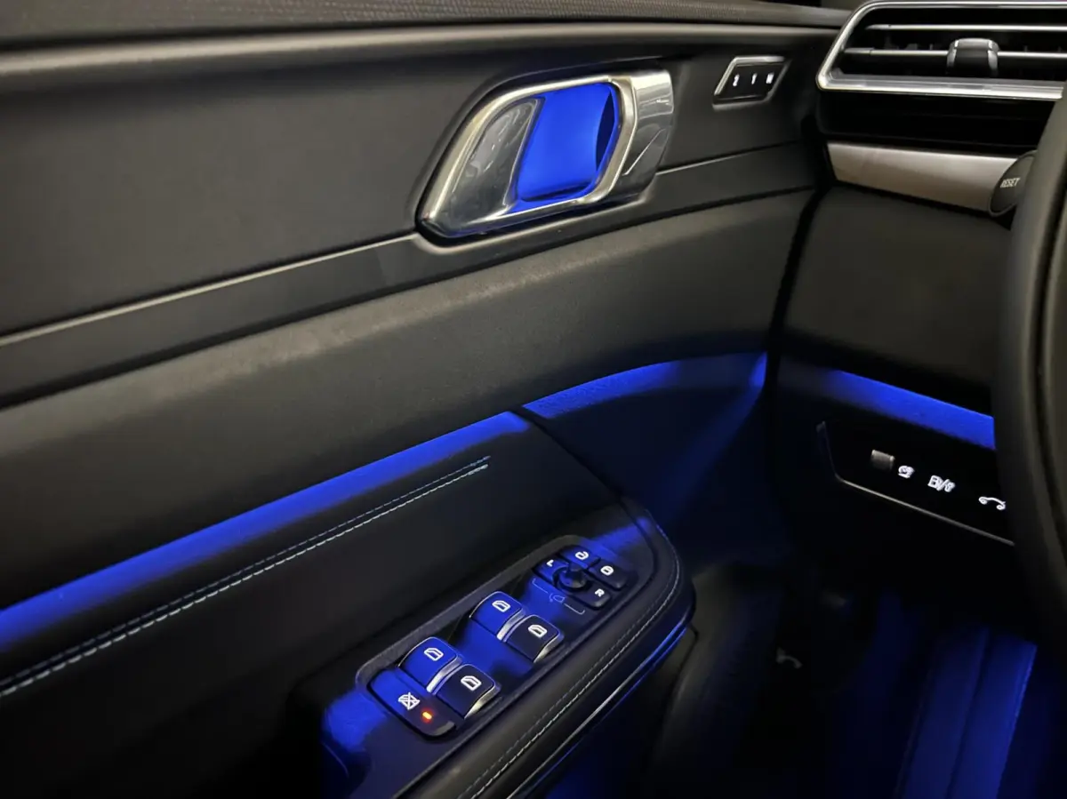 1.5 Plug-in Black Edition Sfeerver. CarPlay 360°