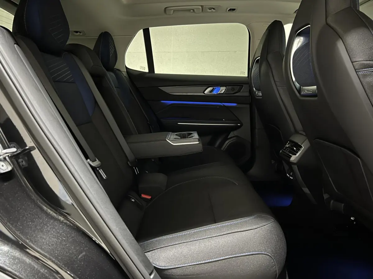 1.5 Plug-in Black Edition Sfeerver. CarPlay 360°
