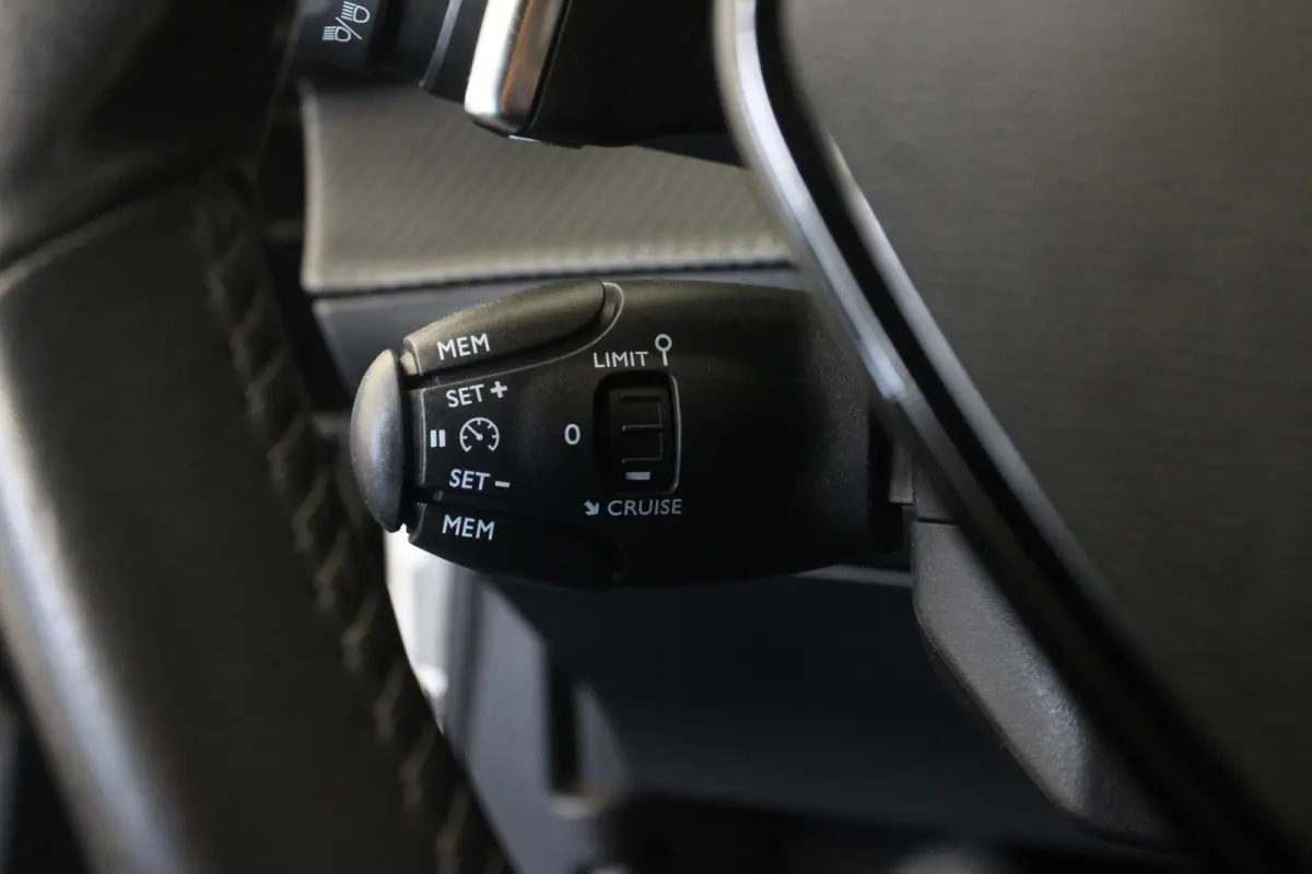 1.2 PureTech Allure Pack |Navi|Camera|