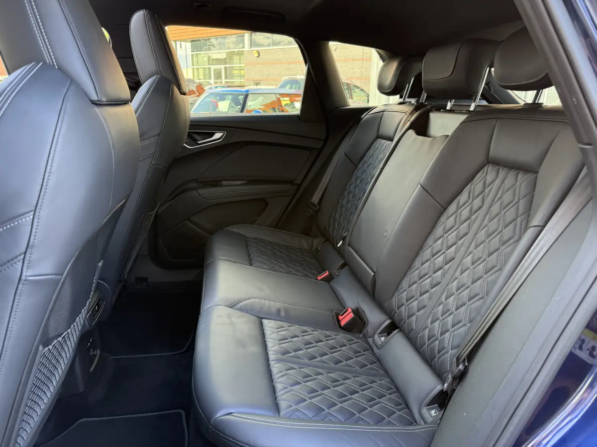 BWJ 2021 40 Launch edition 204 PK S Competition 77 kWh ADAPTIVE CRUISE | 360 CAM. | KEYLESS | PANODAK | MEMORY | RS STOELEN | HUD | DODE HOEK | ELKTR.STOELEN | LEDER | STOELVERW. | ELEK. KLE