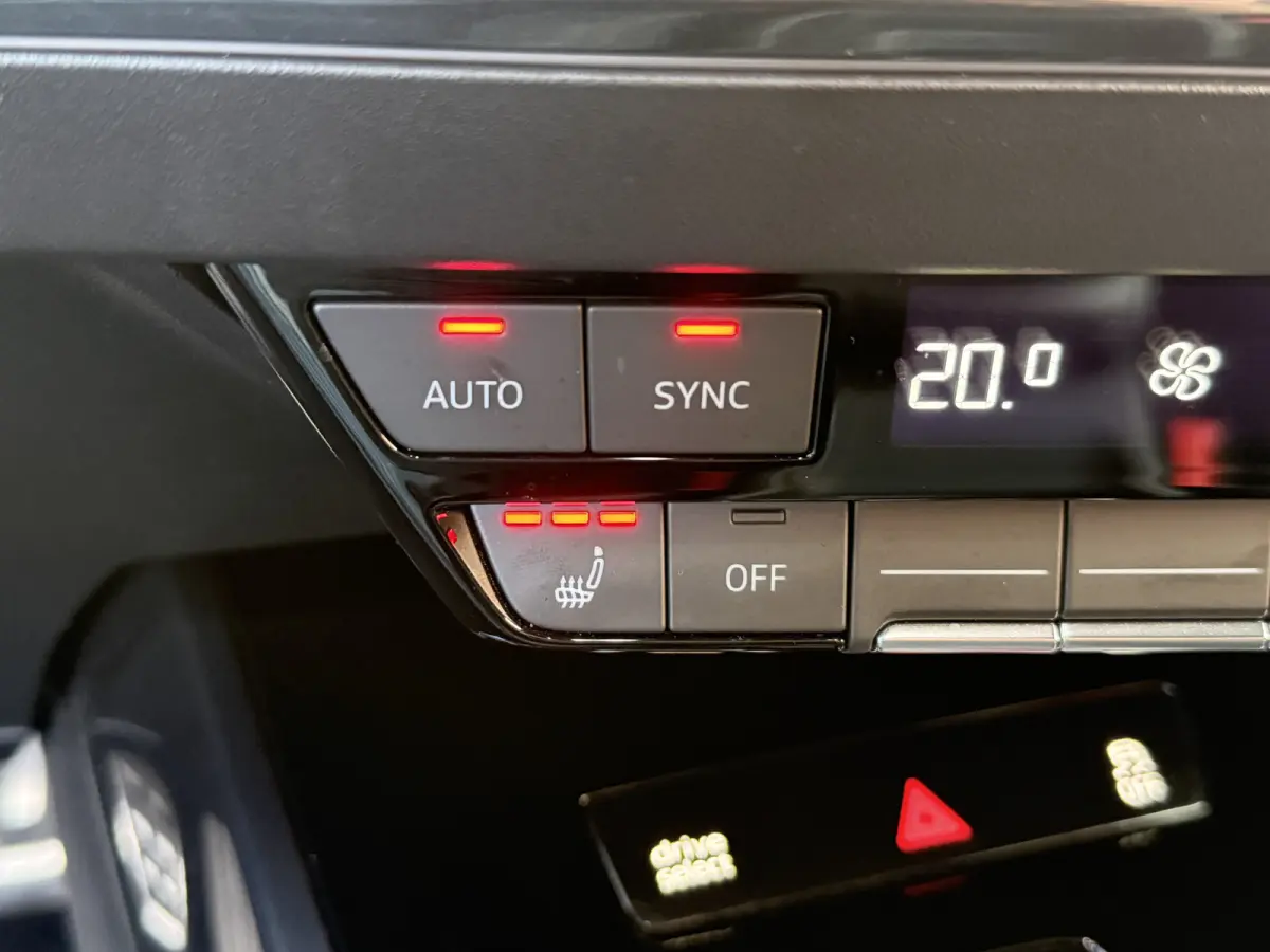 BWJ 2021 40 Launch edition 204 PK S Competition 77 kWh ADAPTIVE CRUISE | 360 CAM. | KEYLESS | PANODAK | MEMORY | RS STOELEN | HUD | DODE HOEK | ELKTR.STOELEN | LEDER | STOELVERW. | ELEK. KLE